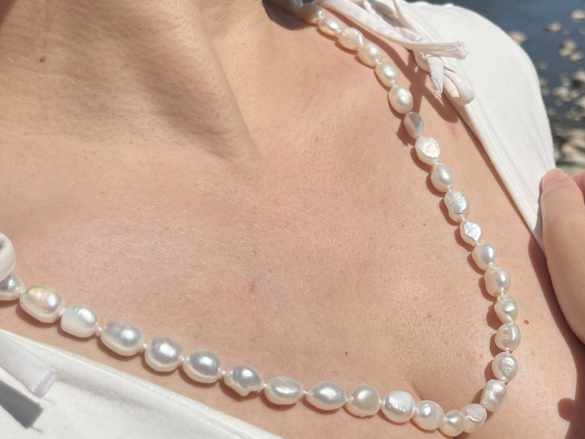 IMG_1438 Opera-Length Hand-Knotted Freshwater Pearl Necklace – 75 cm, White, 7–9 mm Pearls - Image 1